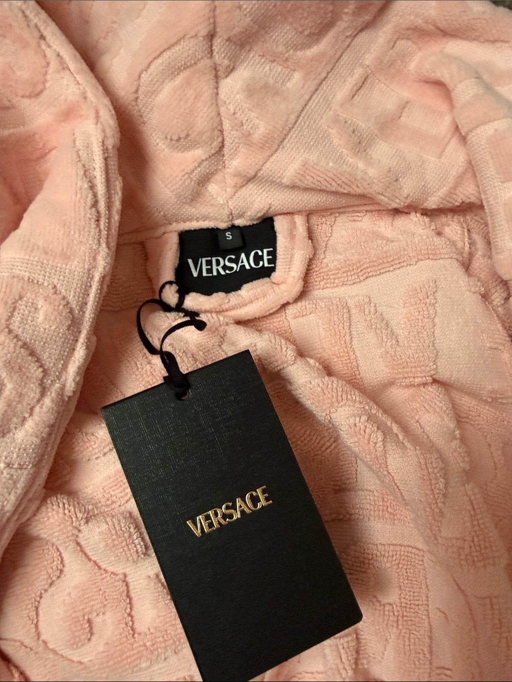 Versace Pink Logo Jacquard Robe + Slippers - Picture 4 of 4